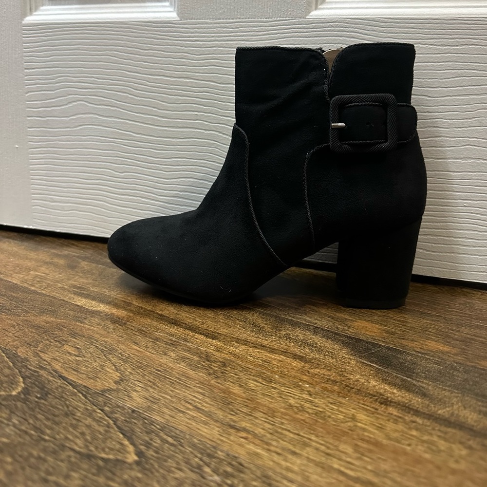 Size 5, white mountain brand black booties